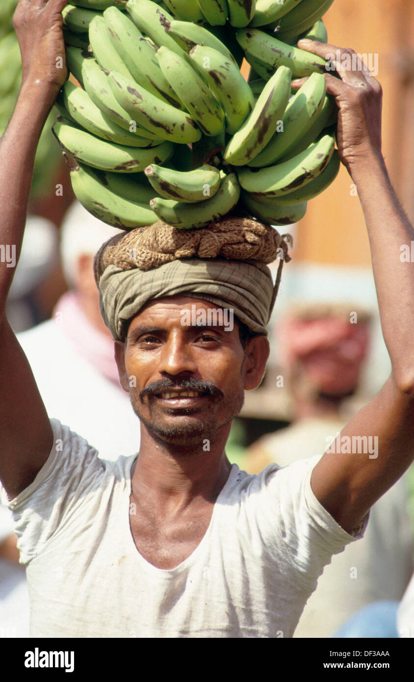 Banana plantation worker. Amritsar, India Stock Photo Alamy