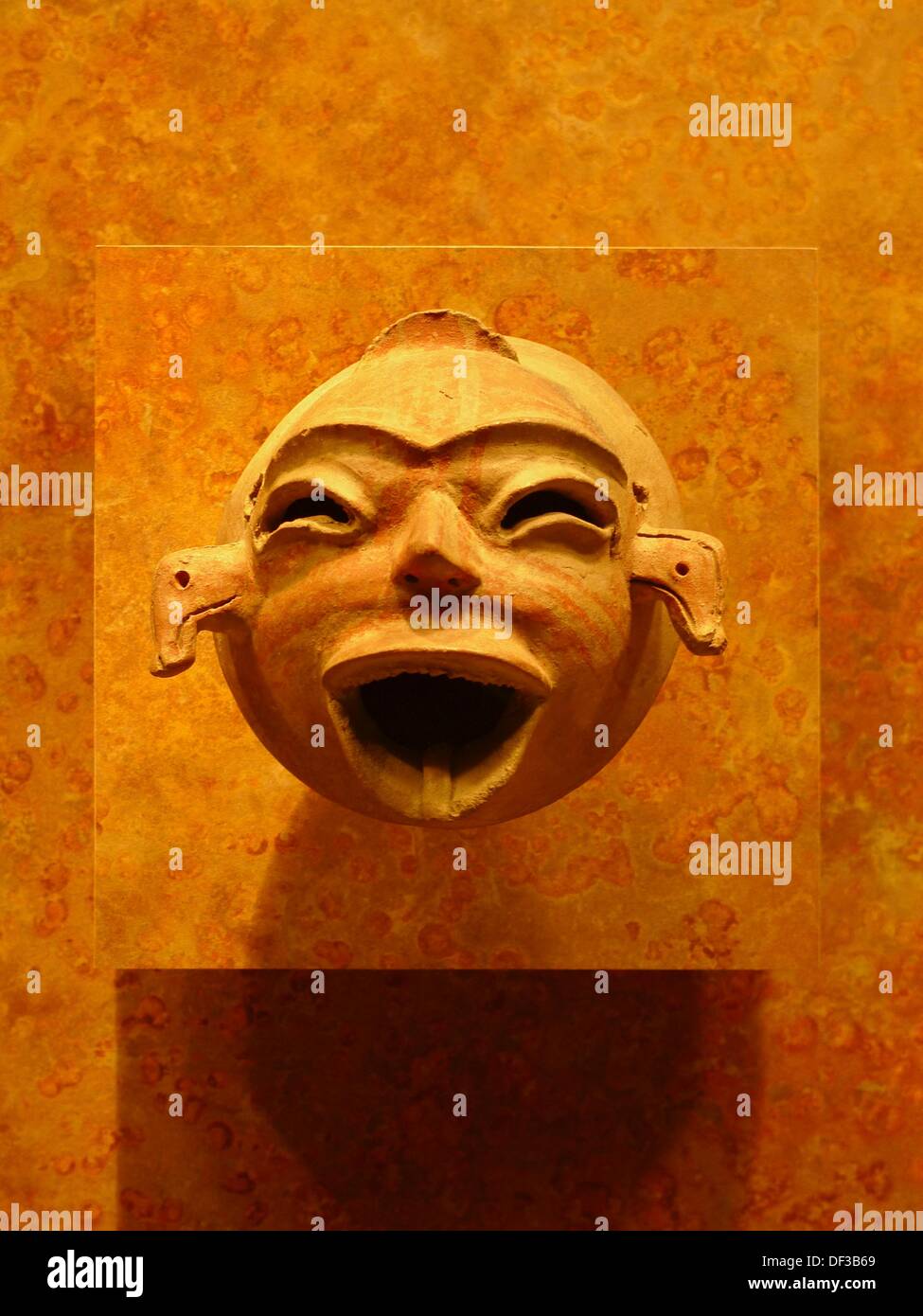 Máscara sonriente azteca. Museo Nacional de Antropologia. Ciudad de Mexico  Stock Photo - Alamy