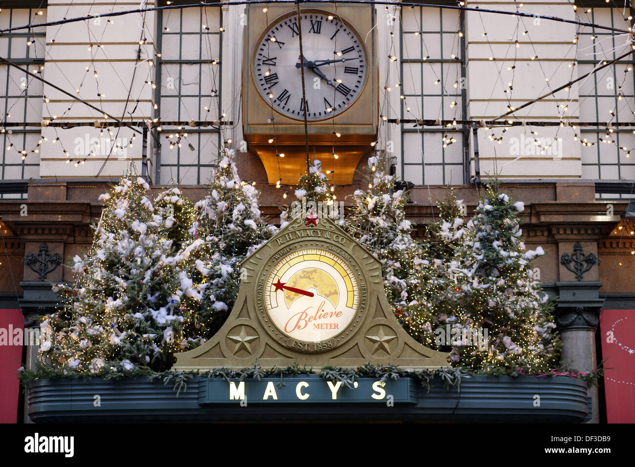 ´Believe Meter´ at the main entrance of Macy´s department store, one of the world´s largest, during the Christmas shopping Stock Photo