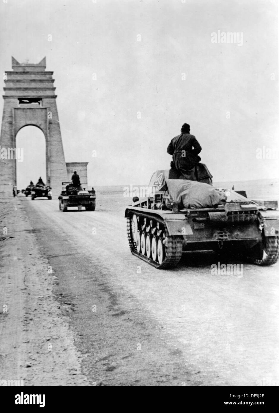 The image from the Nazi Propaganda! depicts German tanks driving along the coastal highway Via Balbia through the Marble Arch Arco dei Fileni (the 'Gate of the Desert') in Italian Libya, published 1 April 1941. The triumph arch was built by the Italian colonialists, opened in 1937, and was demolished by the revolutionary troops of Muammar Gaddafi in 1970. Fotoarchiv für Zeitgeschichte Stock Photo