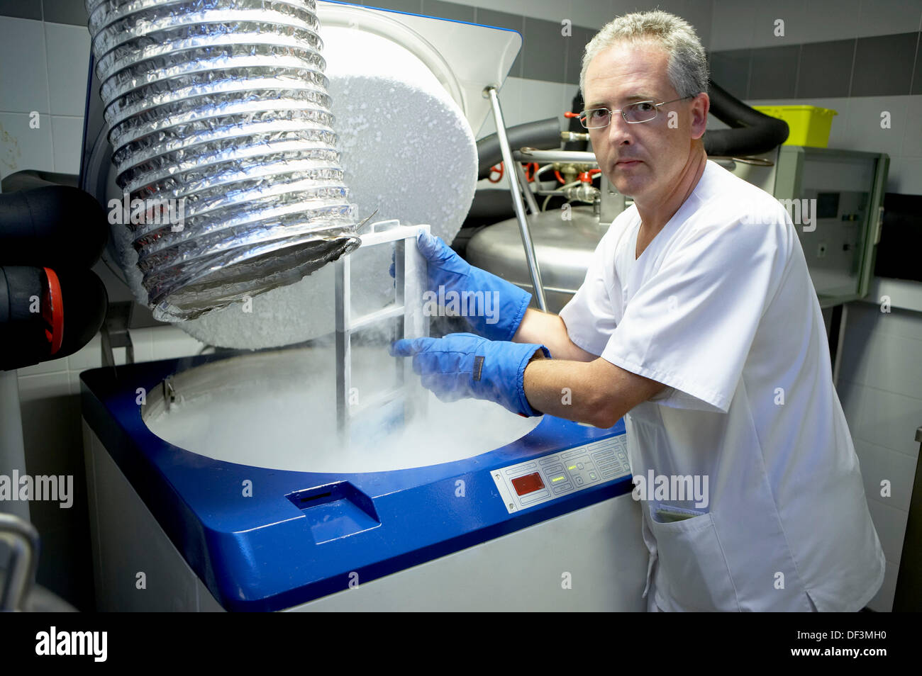 Storage management systems for the cryopreservation of biological