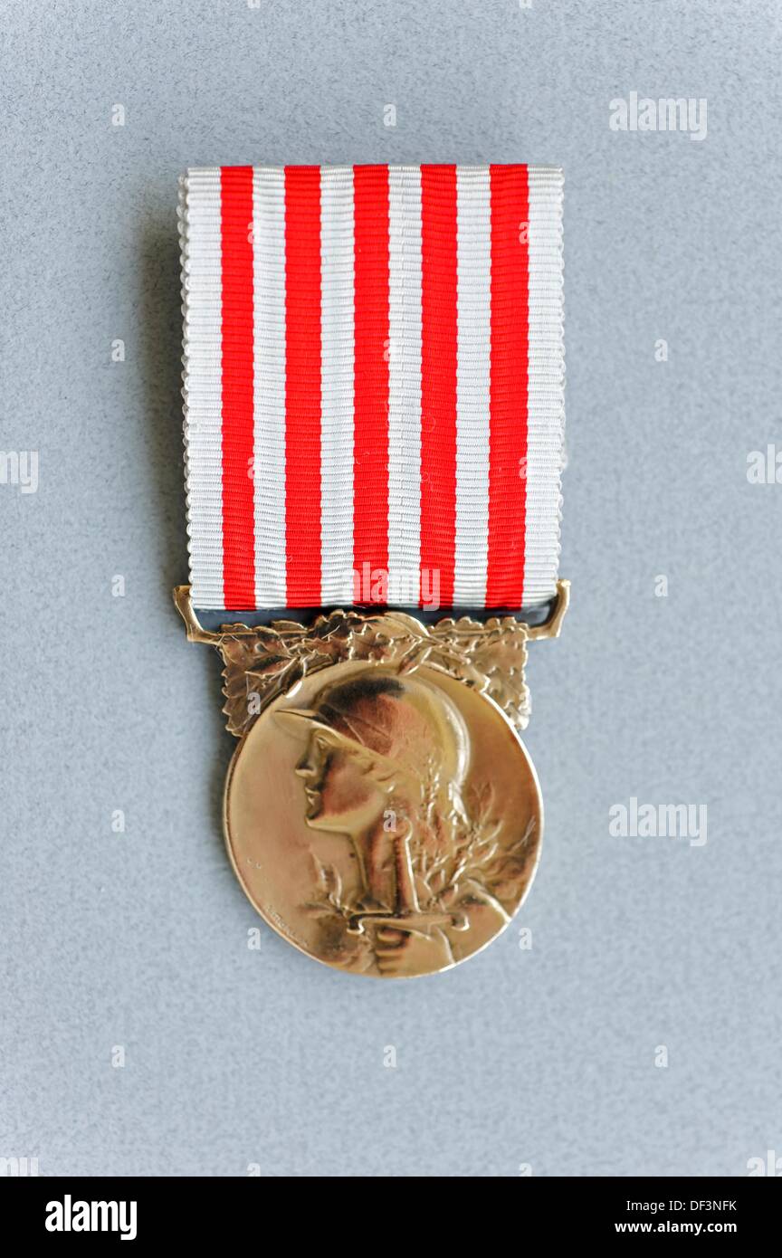 The Médaille commémorative de la guerre 1914-1918 was awarded to soldiers and sailors for service in World War I. It was also Stock Photo