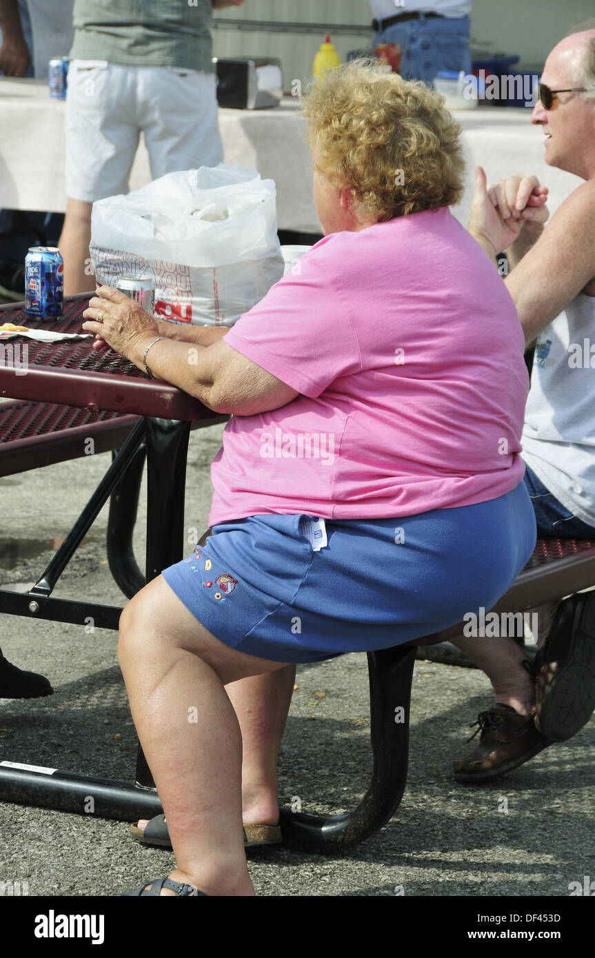 mature fat ass outdoor pics