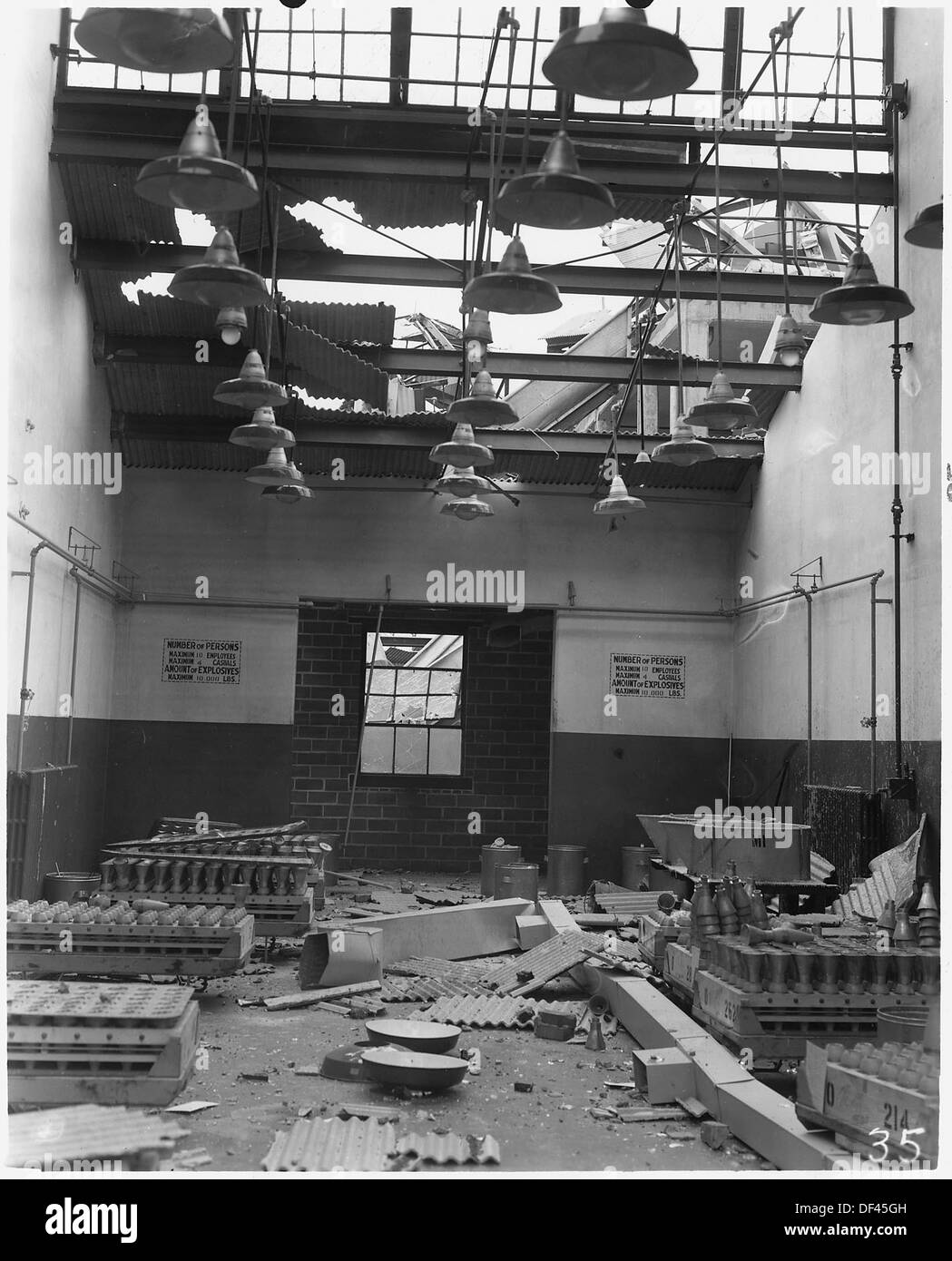Explosion damage at the iowa ordnance plant hires stock photography
