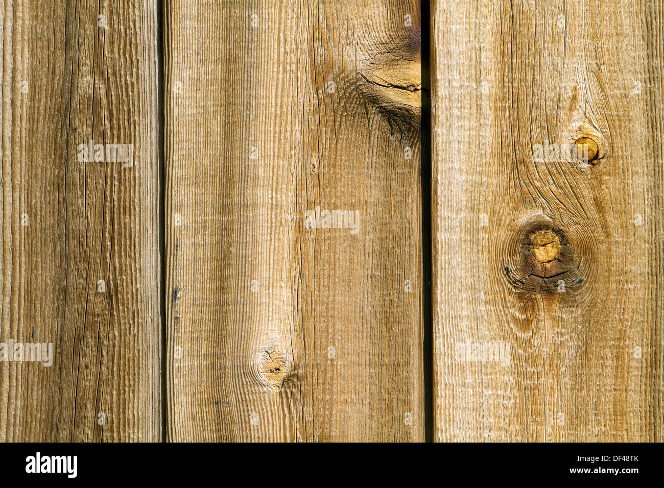 Rough Cut Horizontal Privacy Fence, Heart Pine Floors