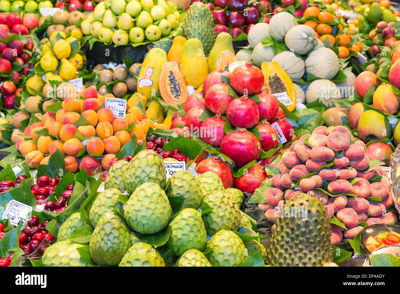 Barcelona spain mango store hi-res stock photography and images - Alamy