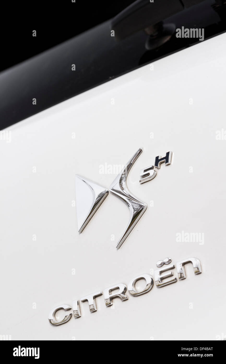 Citroën logo hi-res stock photography and images - Alamy