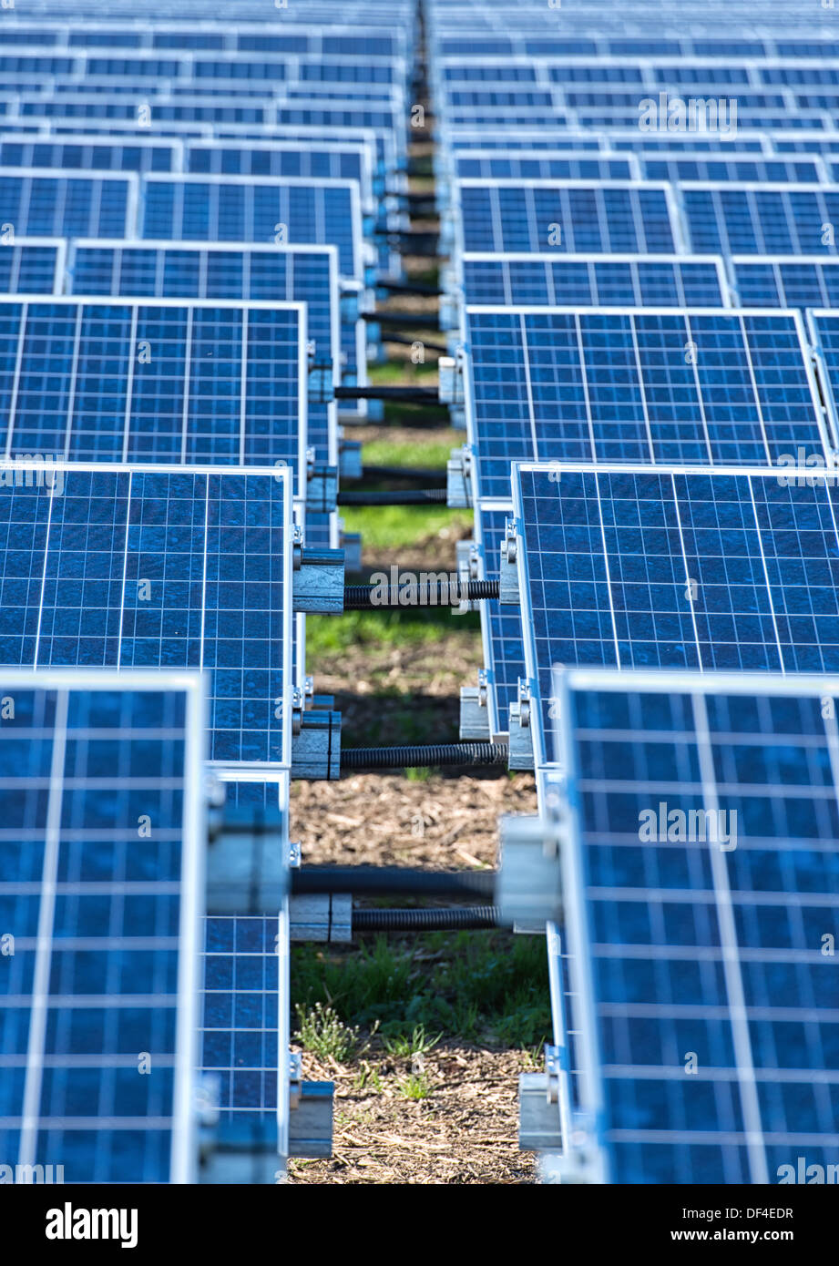 Solar panel field hi-res stock photography and images - Alamy