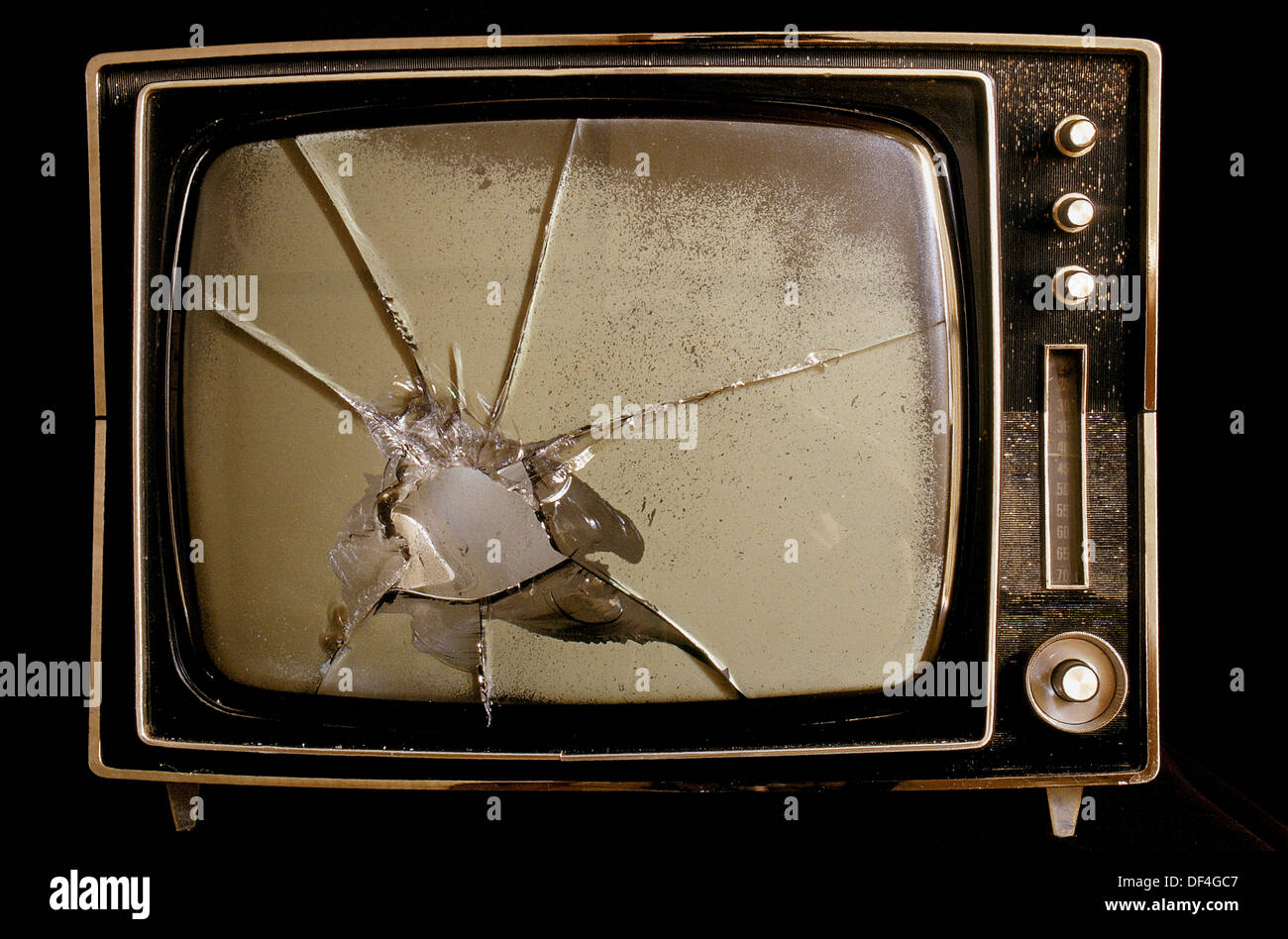 Broken TV Stock Photo: 60951639 - Alamy