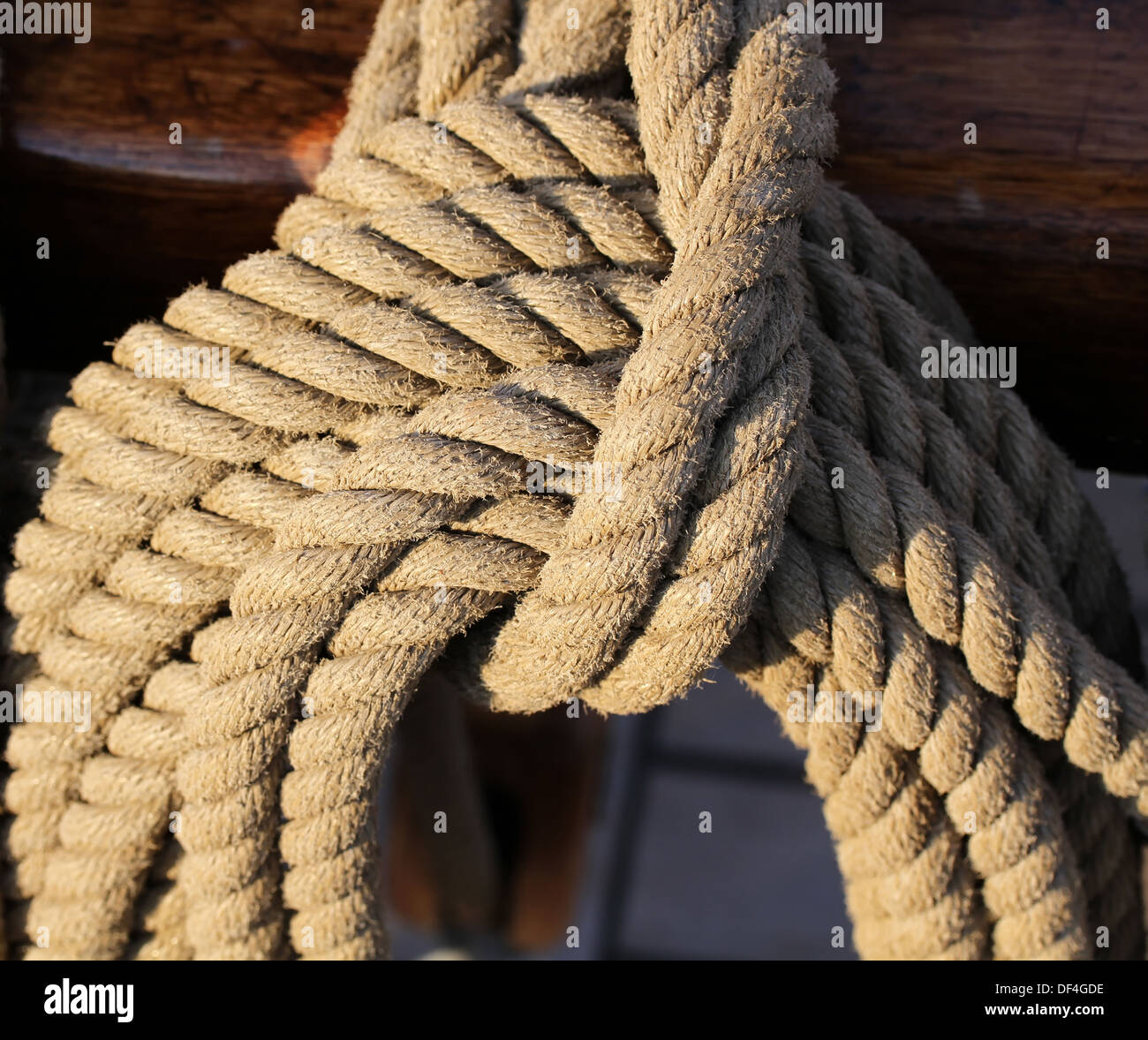 Rope ship sailing coil hi-res stock photography and images - Alamy