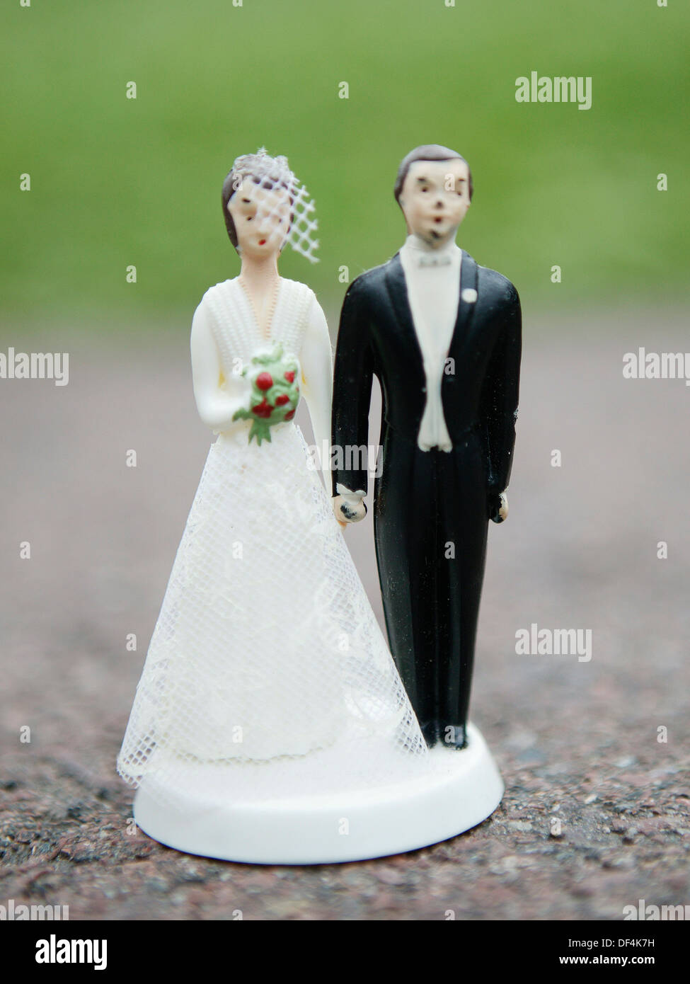 Bride and Groom Wedding Cake Topper Stock Photo - Alamy