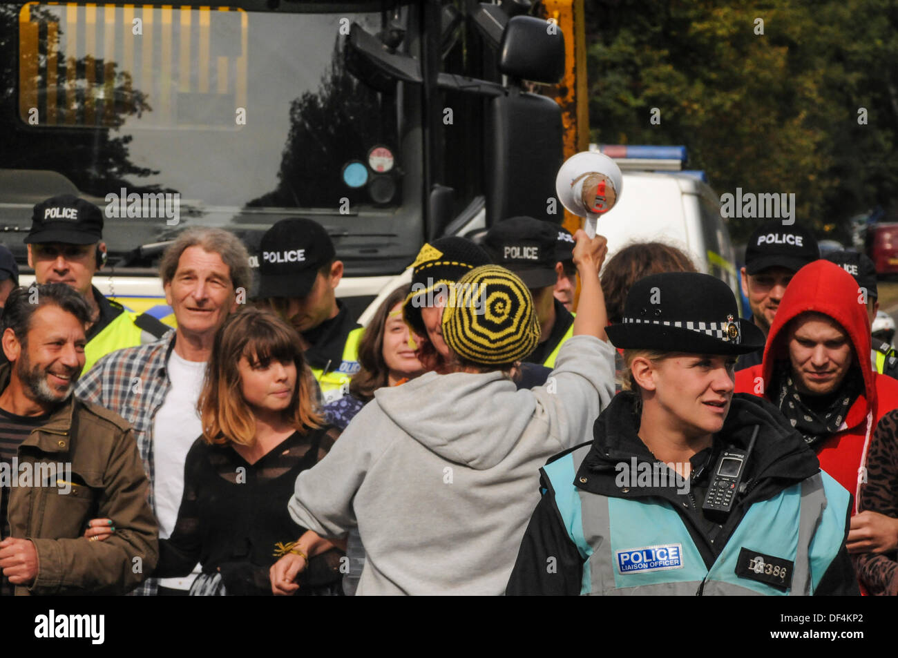 Carnival atmosphere as site clearance vehicles are escorted to Cuadrillas entrance at Balcombe, West Sussex, UK. Shortly afterwards the site was secured and Police operations stood down. Stock Photo