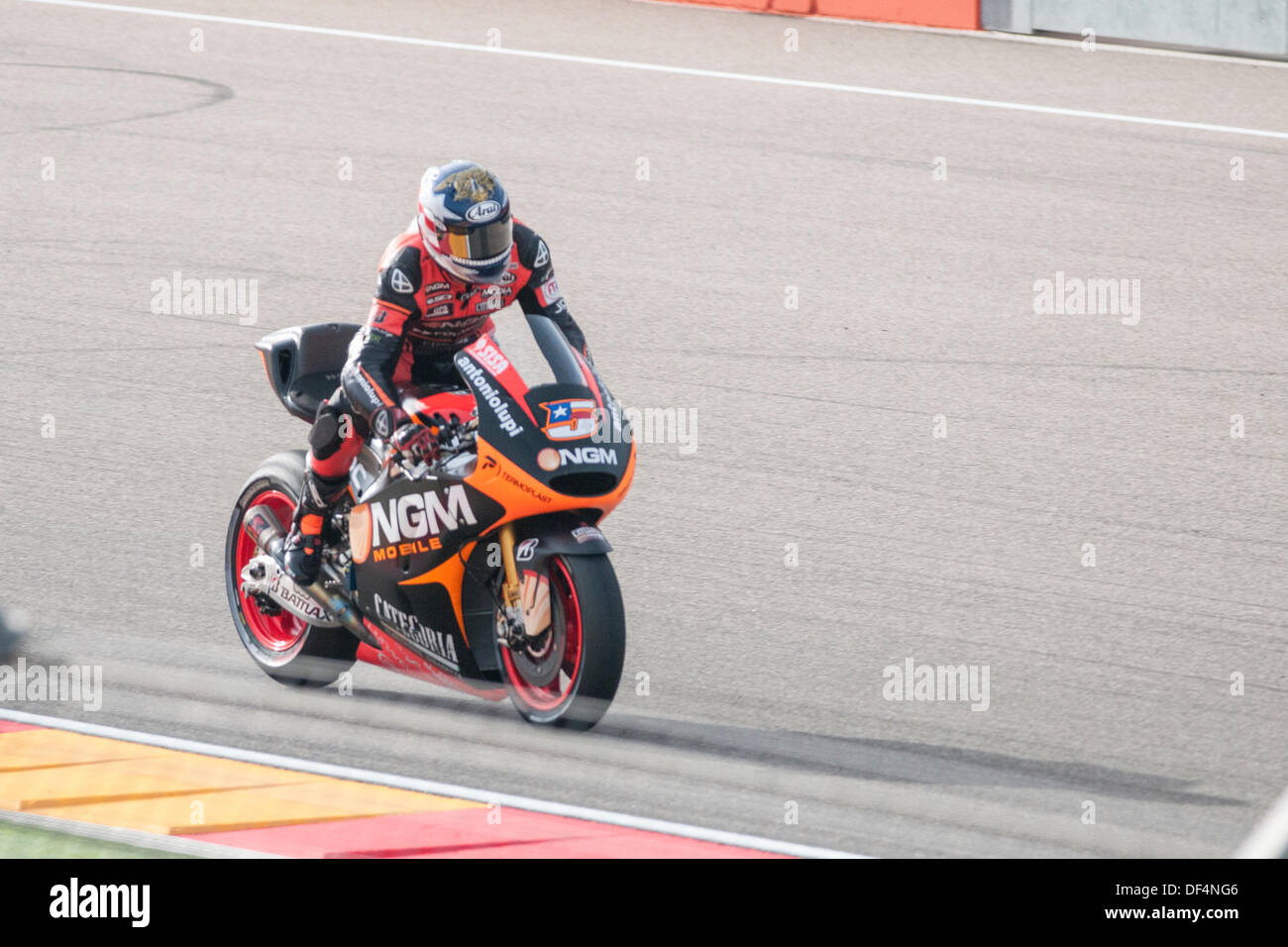 Teruel, Spain. 27th Sep, 2013. American Rider, Colin Edwards, 39, tries to get a good result in free practice1 in Aragon Motogp grand prix, in Alcañiz circuit, Spain on september 27th, 2013 MGM Mobile FTR Kawasaky rider Colin Edwards has finished 17th in fp1 in Alcañiz Circuit, Teruel, Spain. © José Díez Bey/Alamy Live News Stock Photo