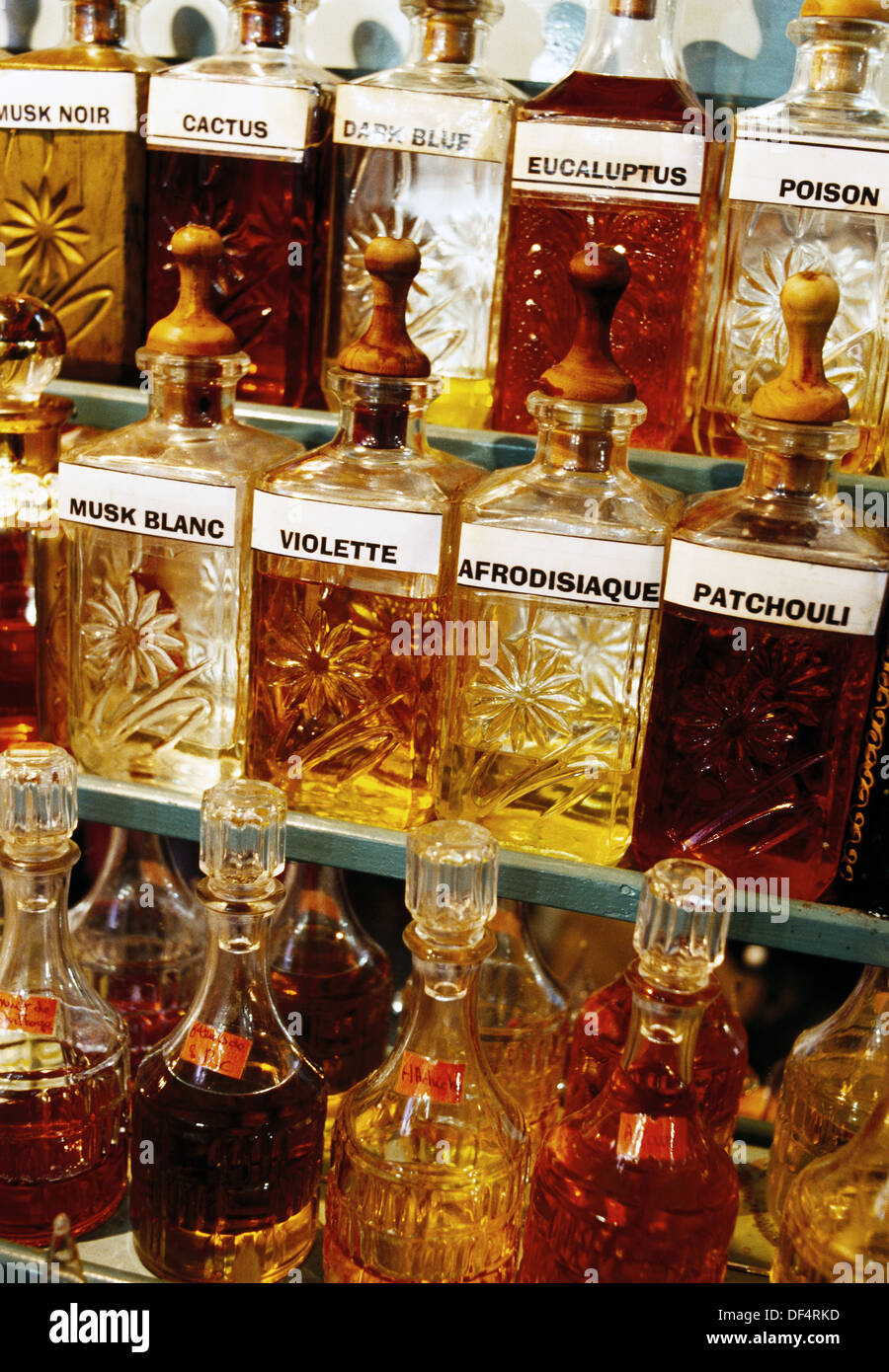Erasure ensidigt Sovesal Perfume bottles at the souk (market) of the medina, Tunis. Tunisia Stock  Photo - Alamy