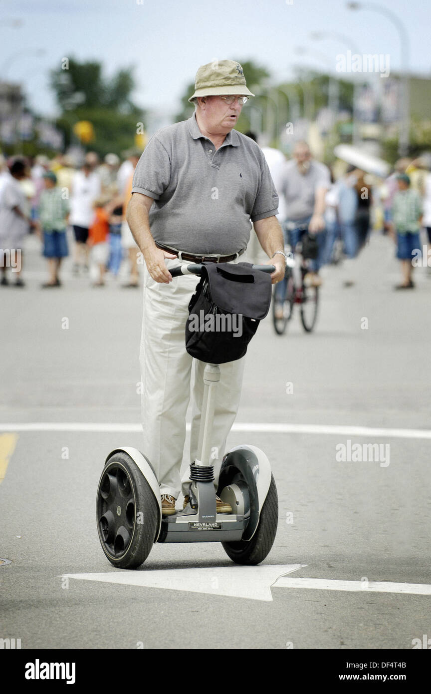 Two wheel cart hires stock photography and images Alamy
