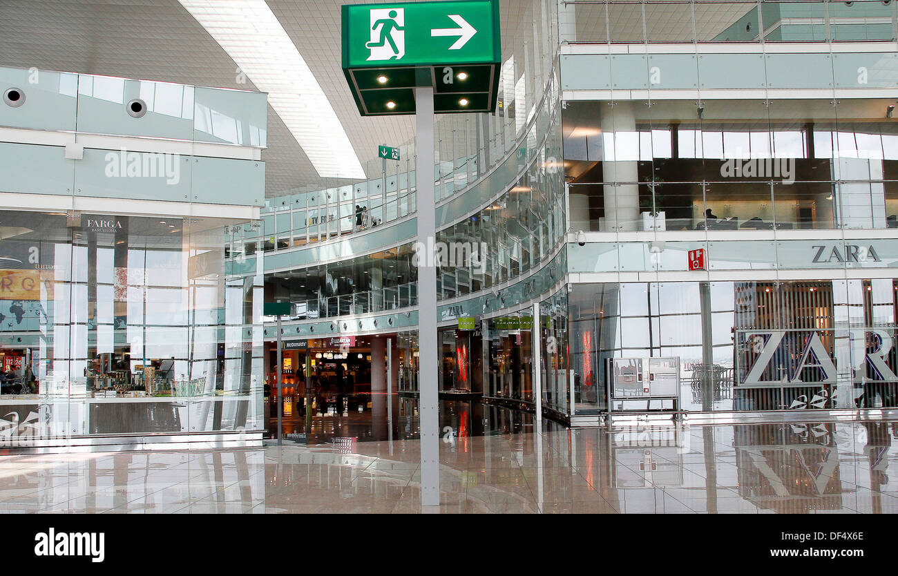 Spain barcelona airport terminal 1 information hi-res stock photography and  images - Alamy
