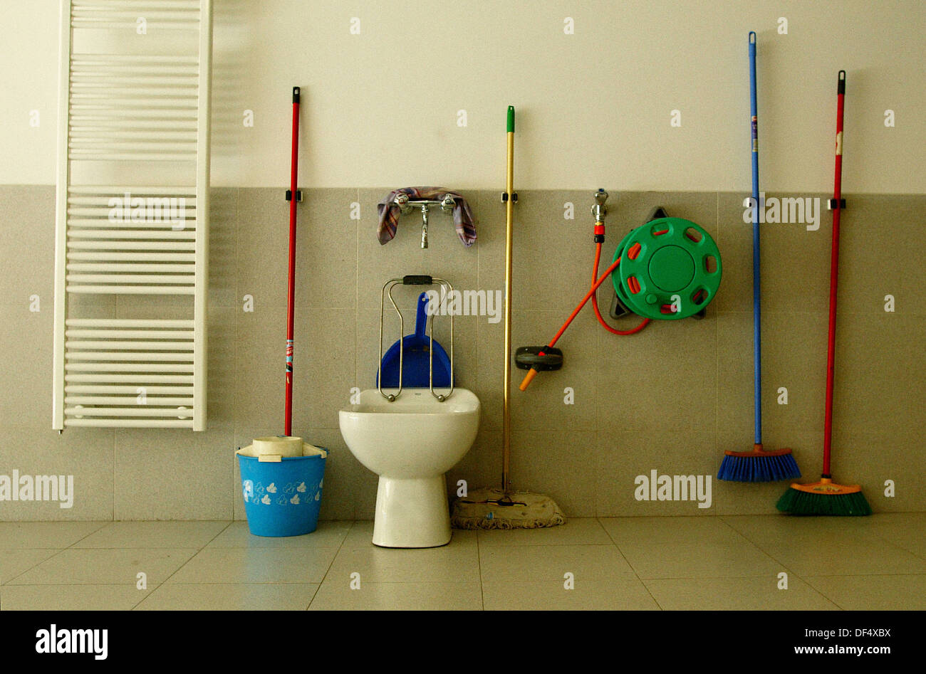 Cleaning implements hires stock photography and images Alamy