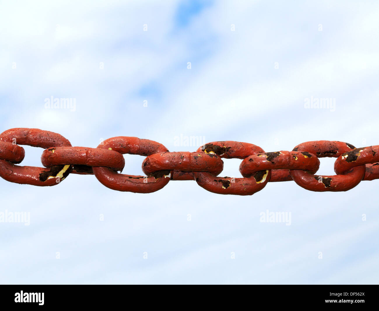 Красные цепи. Цепь из красного металла. Red chain. Red chain. Разноцветная цепь.