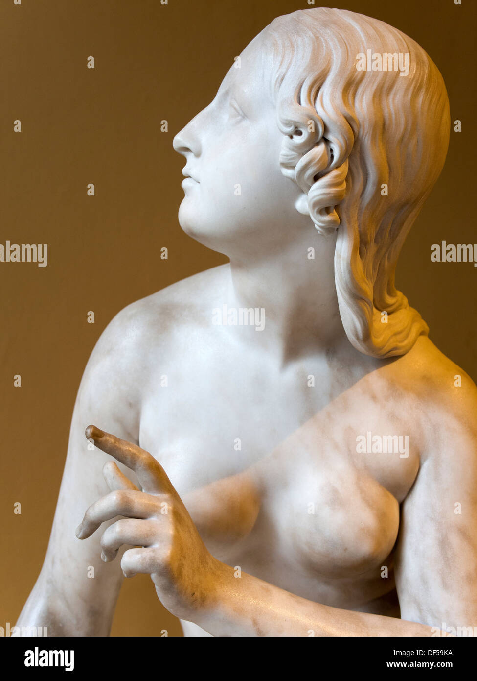 The Victoria and Albert Museum, London - statue of Eve listening to the voice of Adam, by Edward Hodges Baily 2 Stock Photo