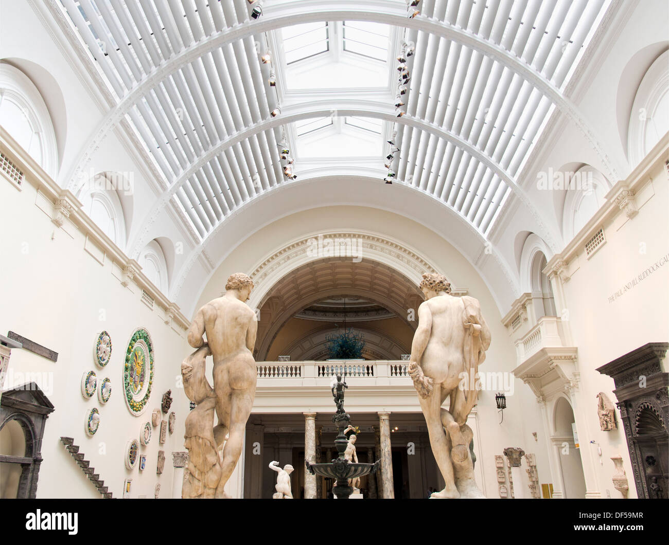 The Victoria and Albert Museum, London - statues of Zephyr and Apollo by Pietro Francavilla 2 Stock Photo