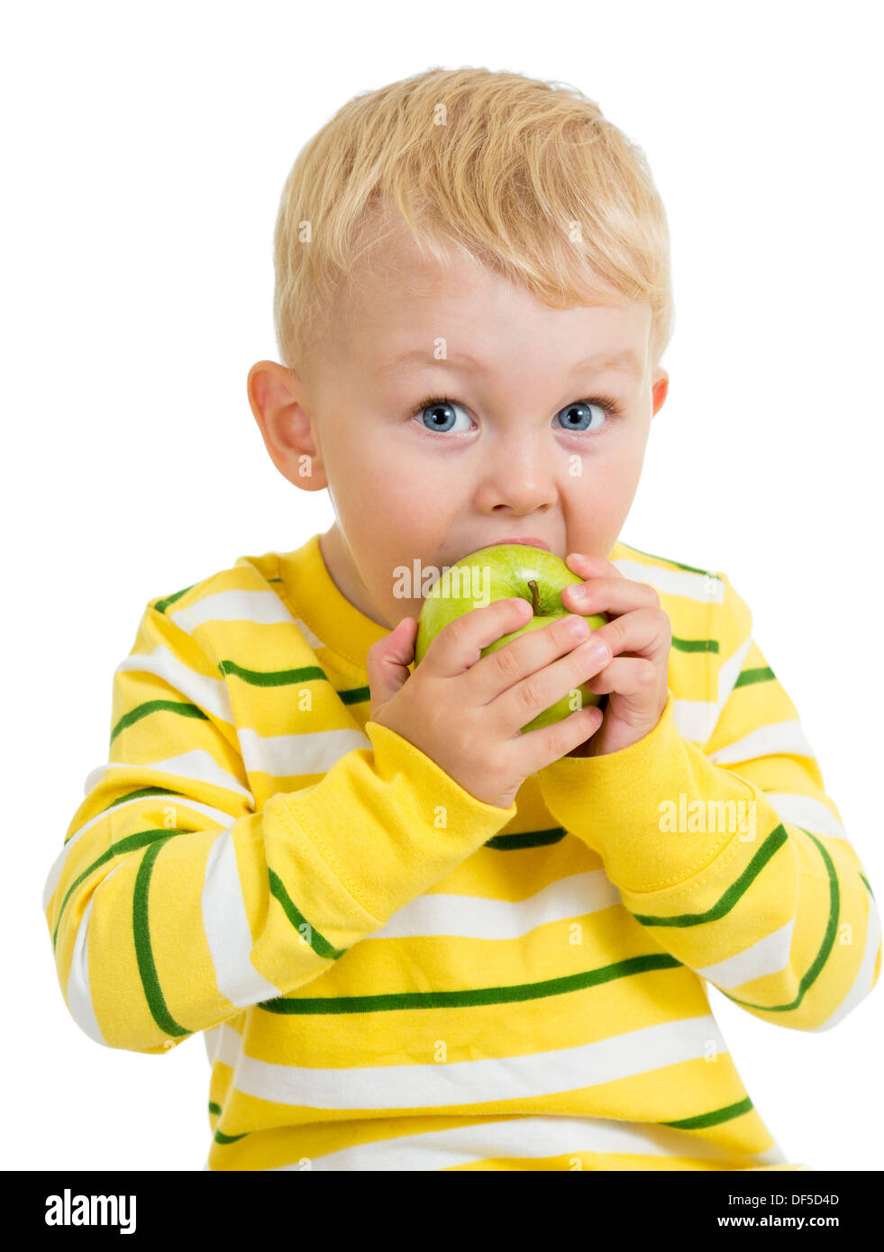 мальчишки едят яблоки. мальчик кушает яблоко. девочка ест яблоко. мальчик есть яблоко. мальчик съел яблоко.