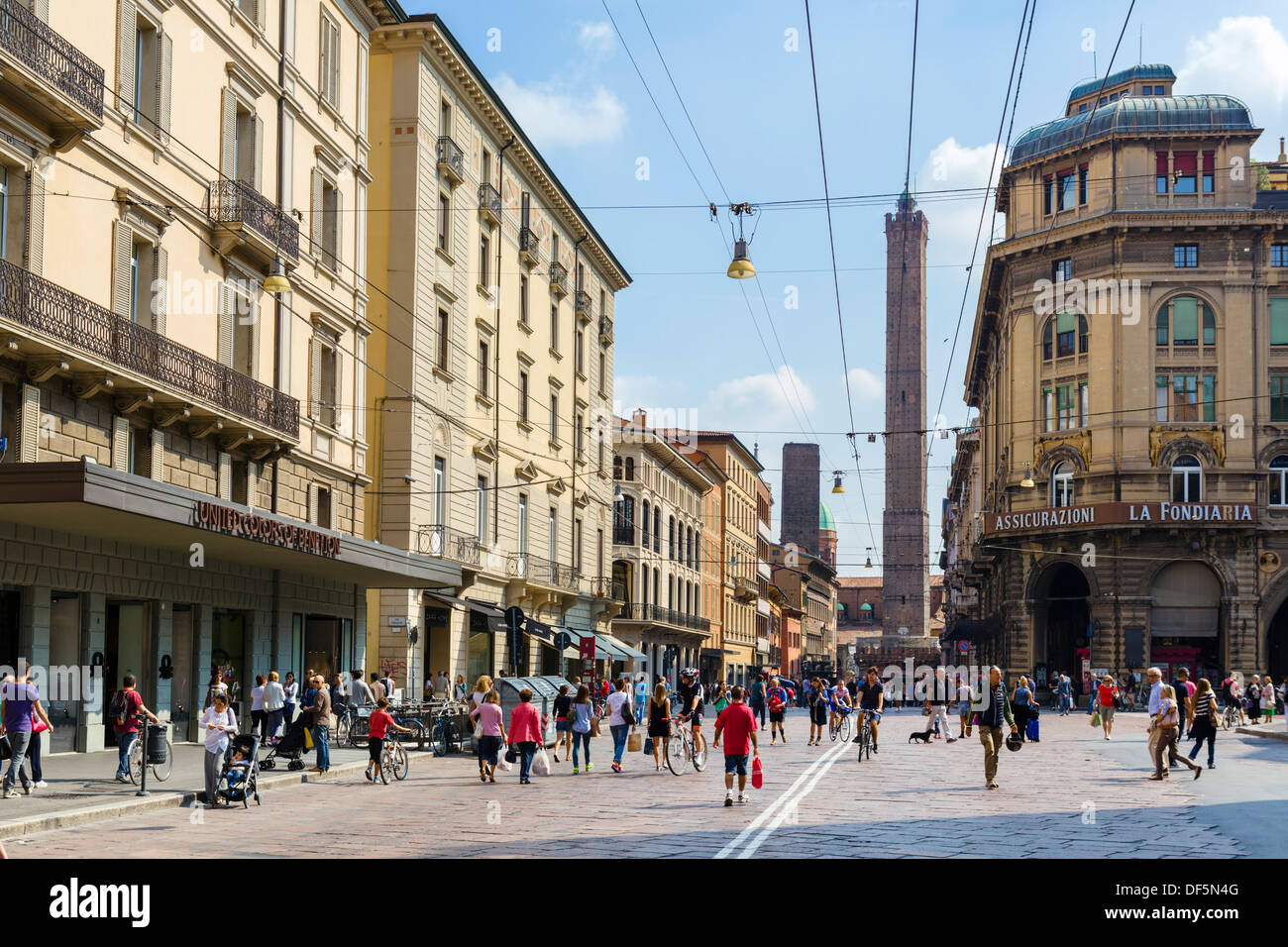View from Piazza del Nettuno down Via Rizzoli towards the Due Torri, Bologna, Emilia Romagna, Italy Stock Photo
