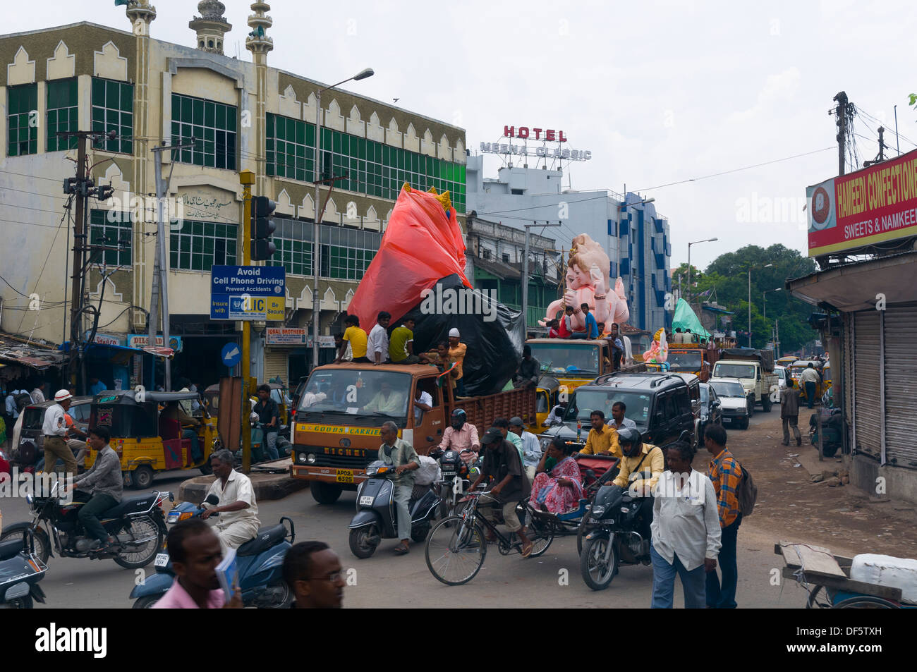Ganesh Idols being transported to temporary shrines where they will be adorned with flowers and displayed for Ganesh Chaturthi. Stock Photo