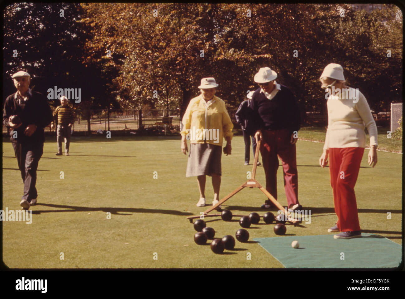 MEMBERS OF THE BOWLING GREEN BOWLING CLUB MEET FOR A GAME IN CENTRAL PARK. THE NEW YORK CITY DEPARTMENT OF PARKS... 551759 Stock Photo