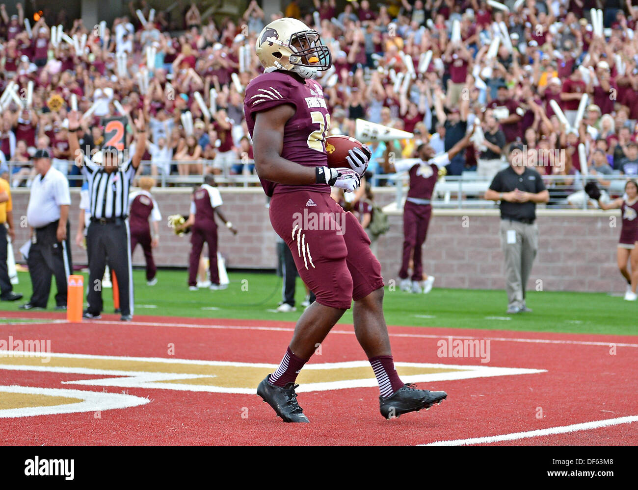 San Marcos, TX, USA. 28th Sep, 2013. Texas State running back Terrence Franks #20 rushes in for a touchdown during first half of NCAA football game at Jim Wacker Field in San Marcos, TX. Texas State defeat Wyoming 42-21. © csm/Alamy Live News Stock Photo