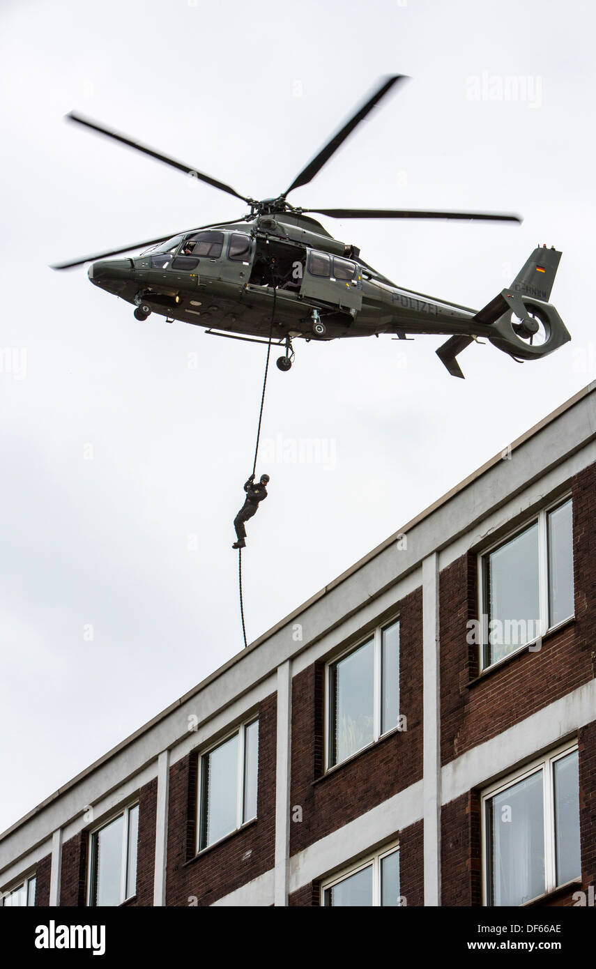 Police SWAT team, fast roping from a helicopter Stock Photo