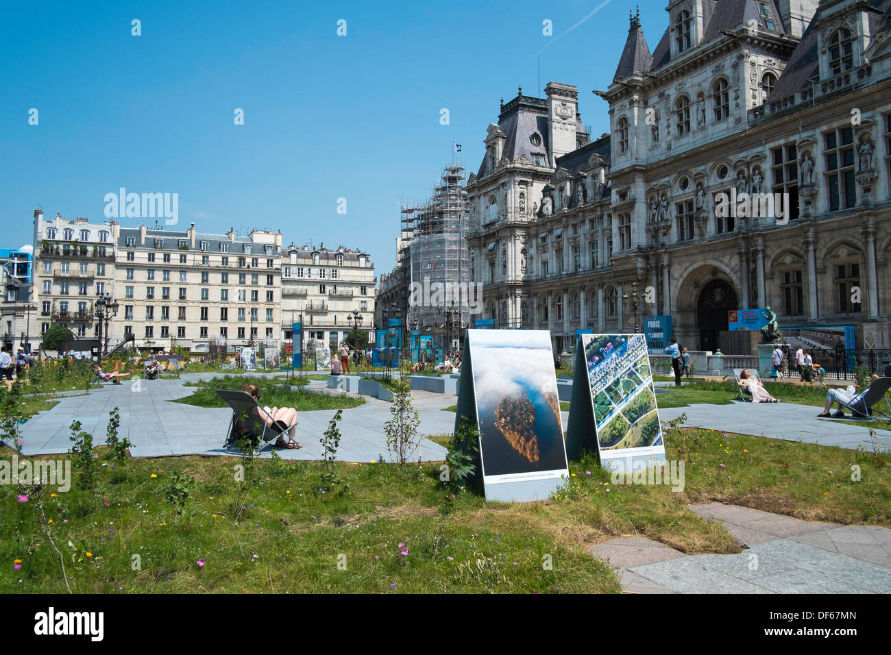 Summer garden display on the forecourt of the Hotel de Ville, Paris, France Stock Photo