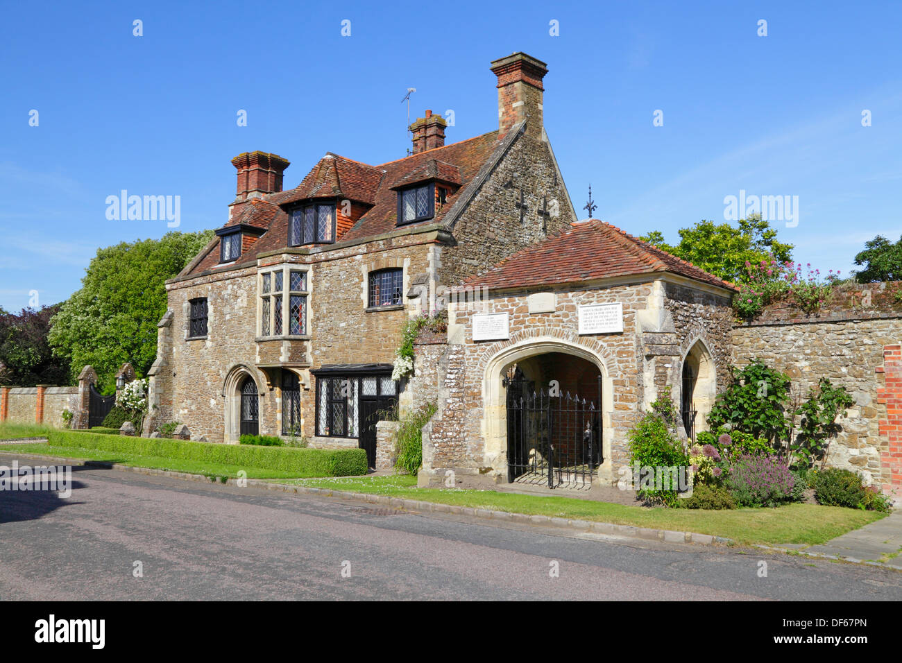 The Armoury and town well, Castle Street,  Winchelsea East Sussex England UK Stock Photo