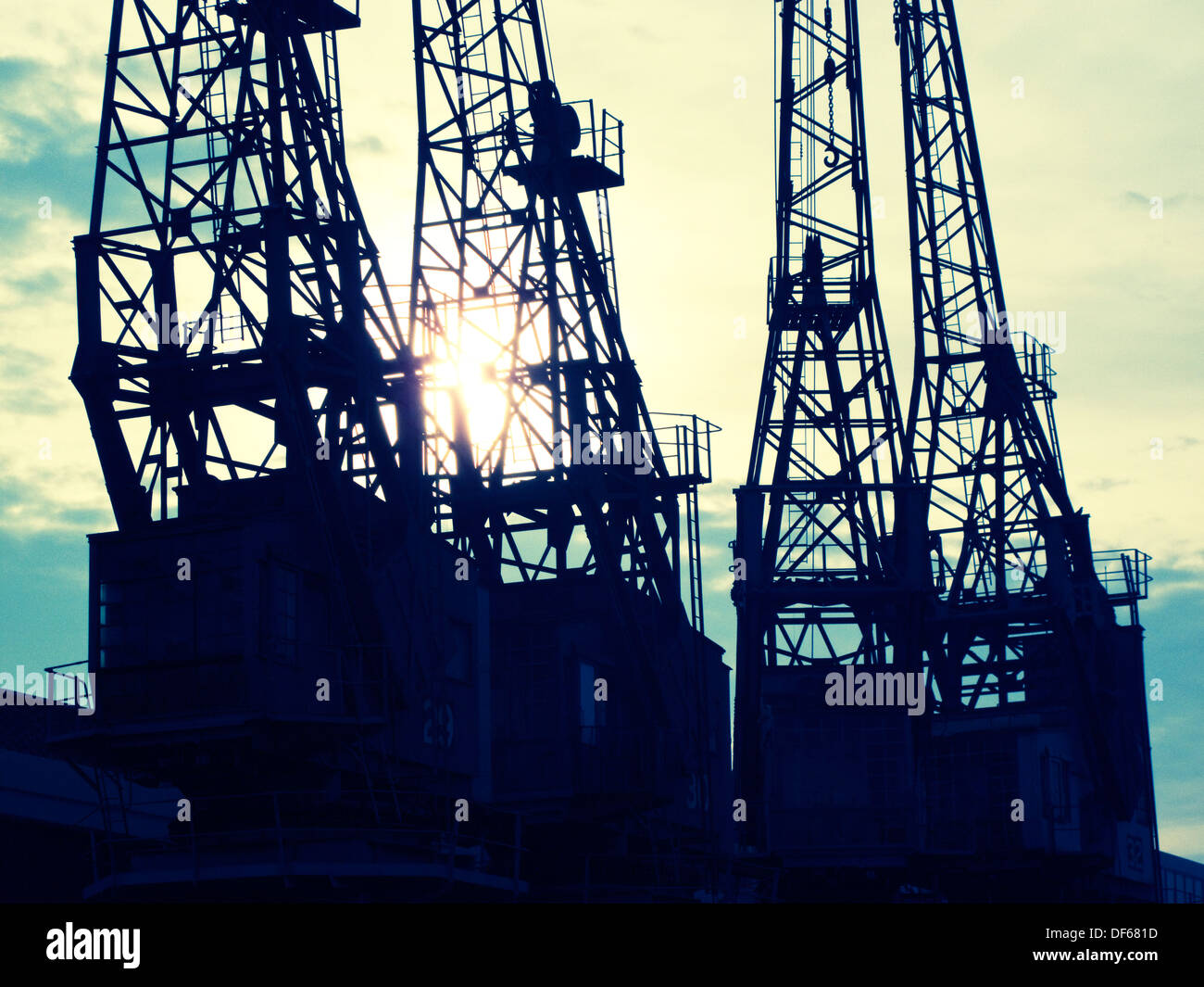 Dockyard cranes hi-res stock photography and images - Alamy