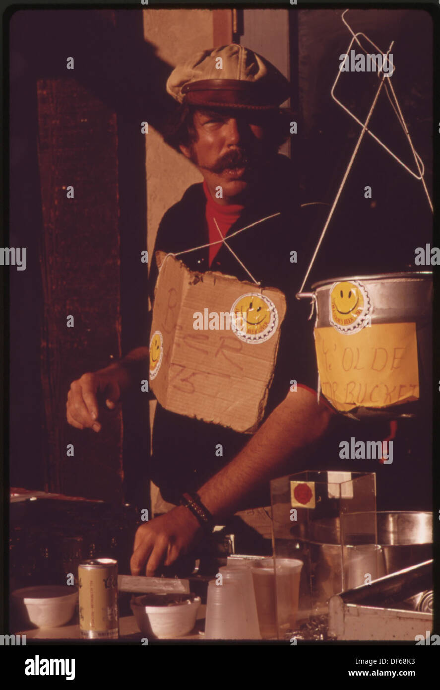 HAWKING BEER TO SKIERS OUTSIDE THE TIMBER LINE RESTAURANT AND BAR AT SNOWMASS MOUNTAIN 554215