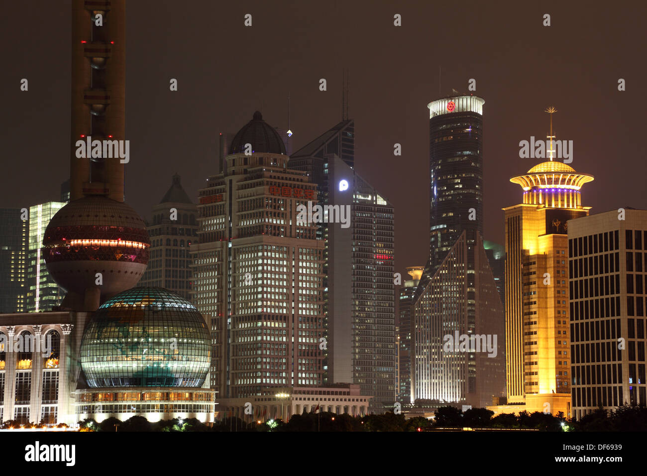 Night skyscraper china hi-res stock photography and images - Alamy