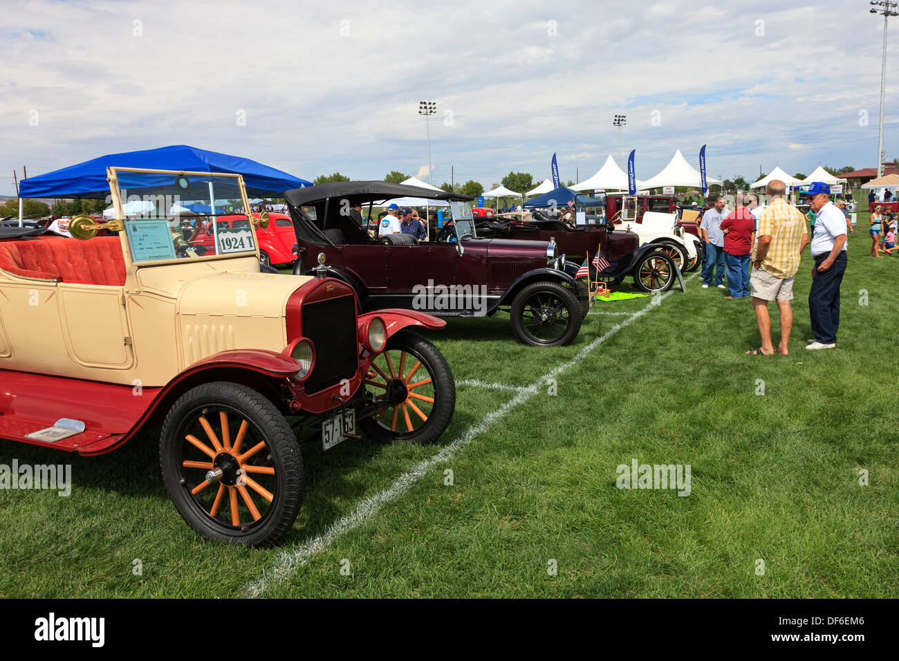 Old american sedan hires stock photography and images Alamy