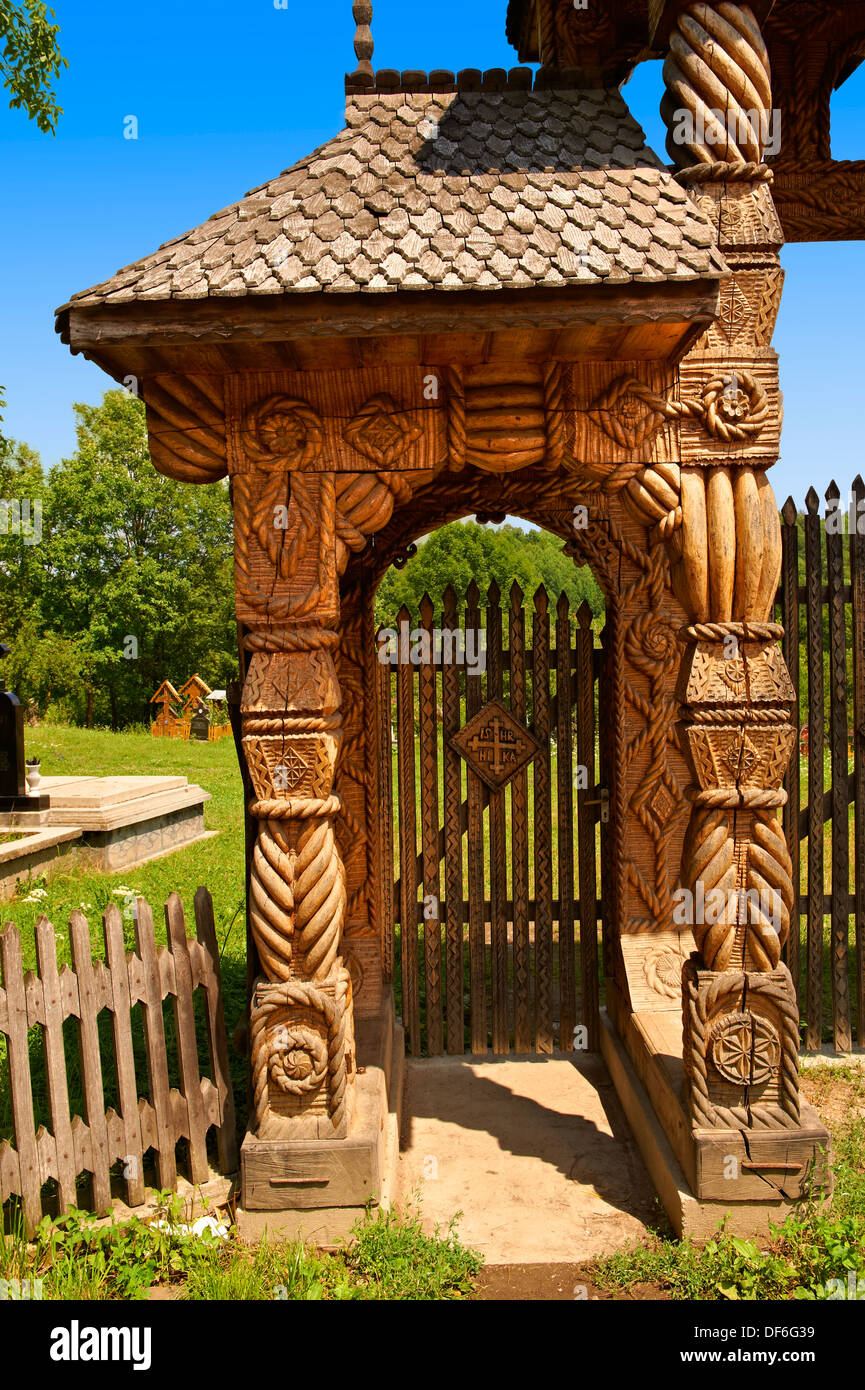 Traditional carved wooden Maramures folk art church gate at Breb, Nr Sighlet, Maramures, Transylvania Stock Photo