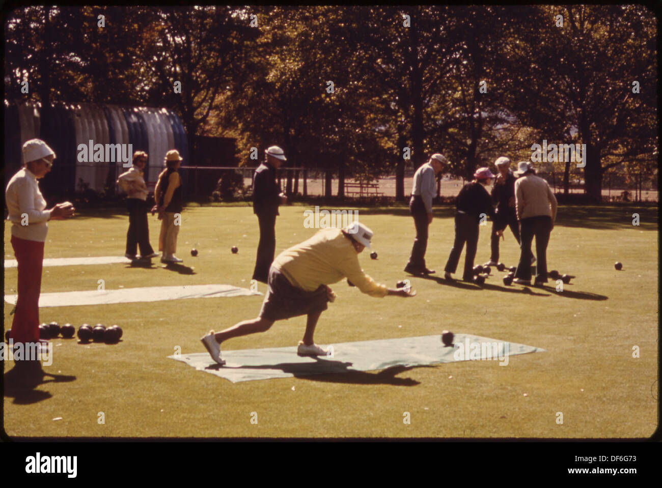 MEMBERS OF THE BOWLING GREEN BOWLING CLUB MEET FOR A GAME IN CENTRAL PARK. THE NEW YORK CITY DEPARTMENT OF PARKS... 551757 Stock Photo