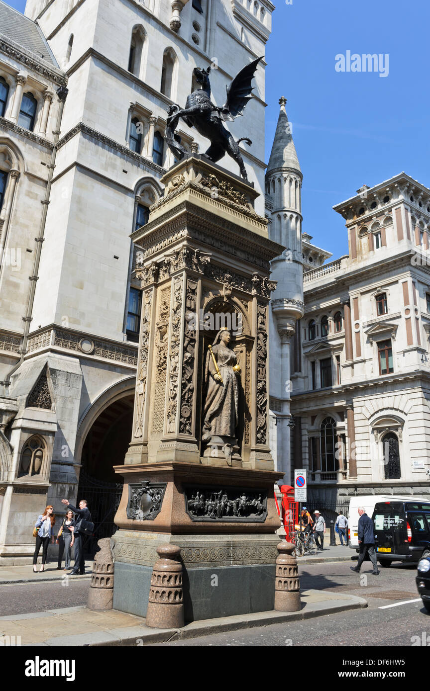 Queen Victoria and a dragon statue as part of the Temple Bar monument, London, England, United Kingdom. Stock Photo