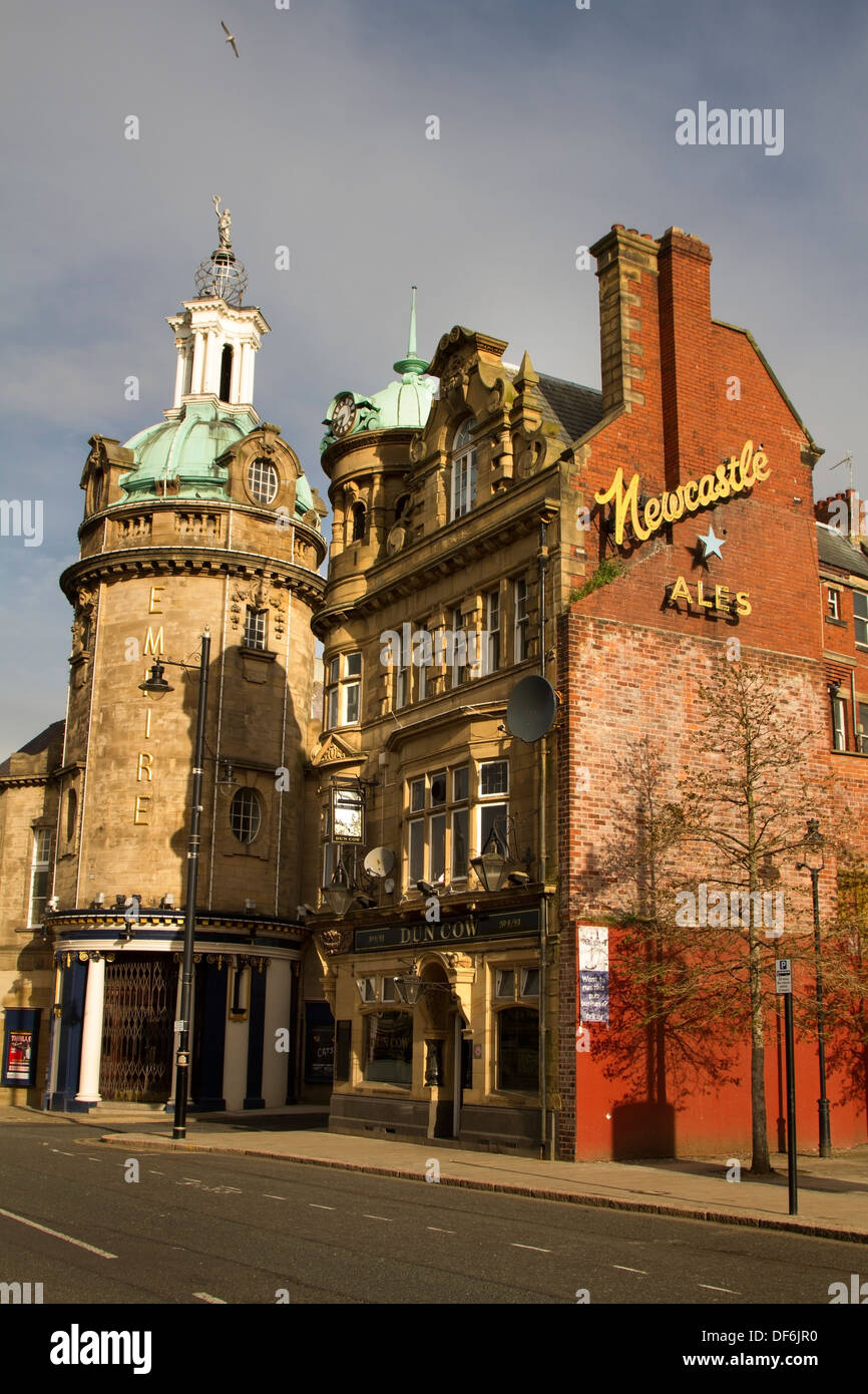 Sunderland Empire Theatre and the Dun Cow in Sunderland, North East England Stock Photo