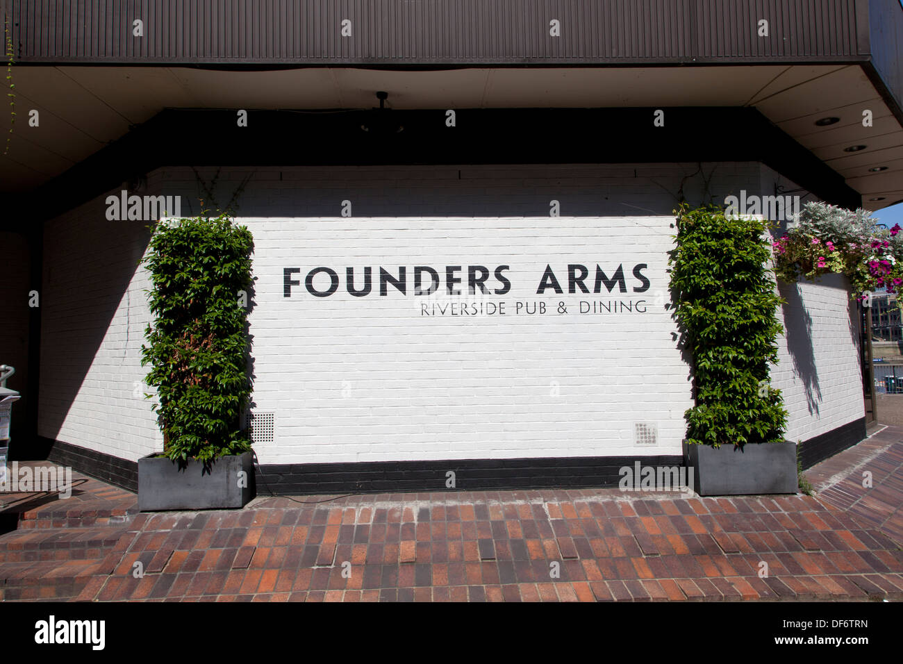 Founders Arms Pub, Hopton Street, Bankside, London, England, UK. Stock Photo
