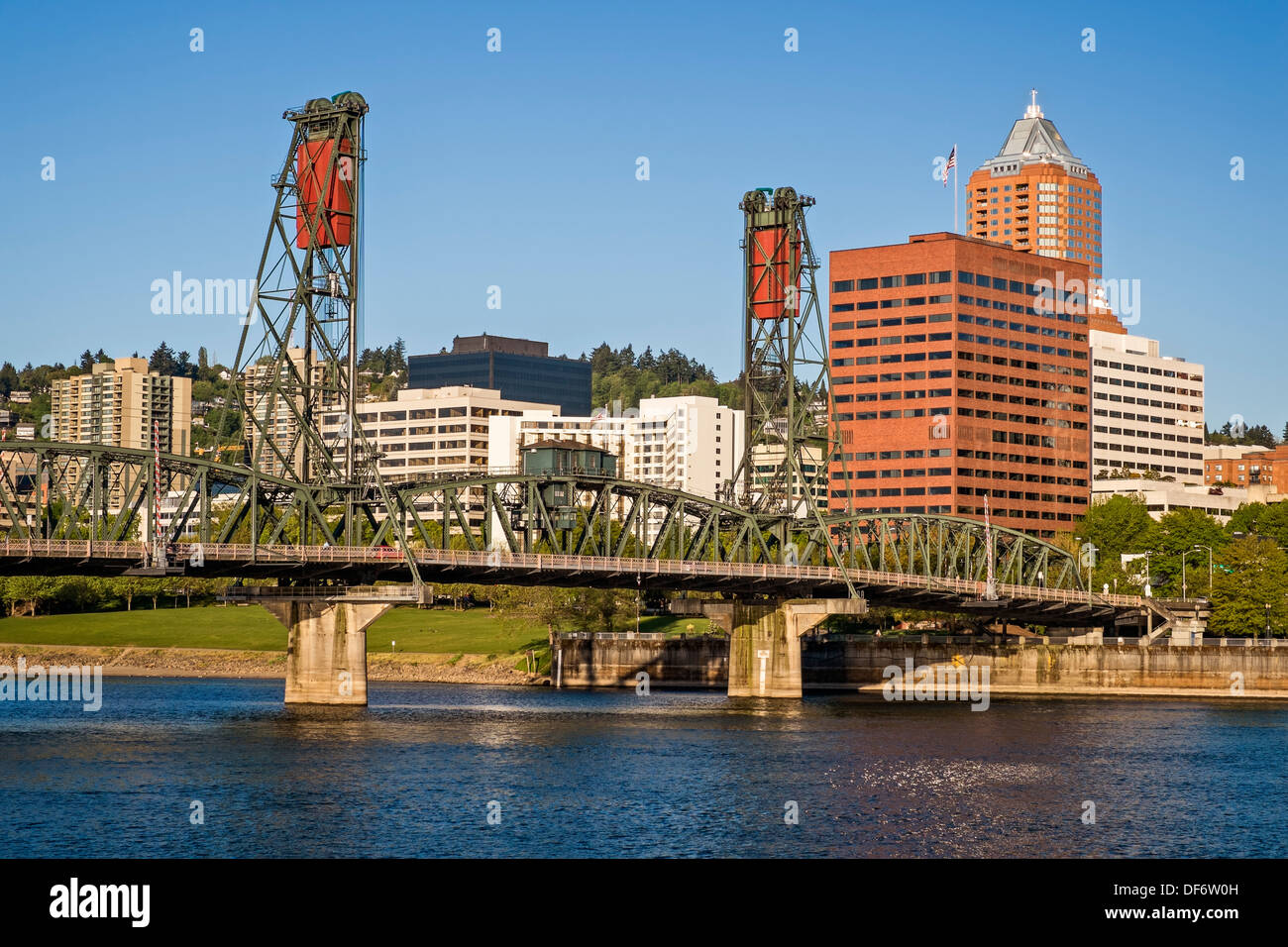 Hawthorne Bridge, Willamette River and Portland skyline, Oregon Stock Photo