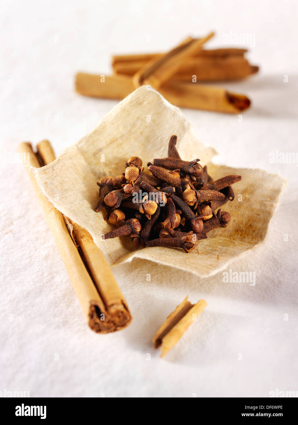 Whole cloves & cinamon sticks composed arrangement Stock Photo Alamy