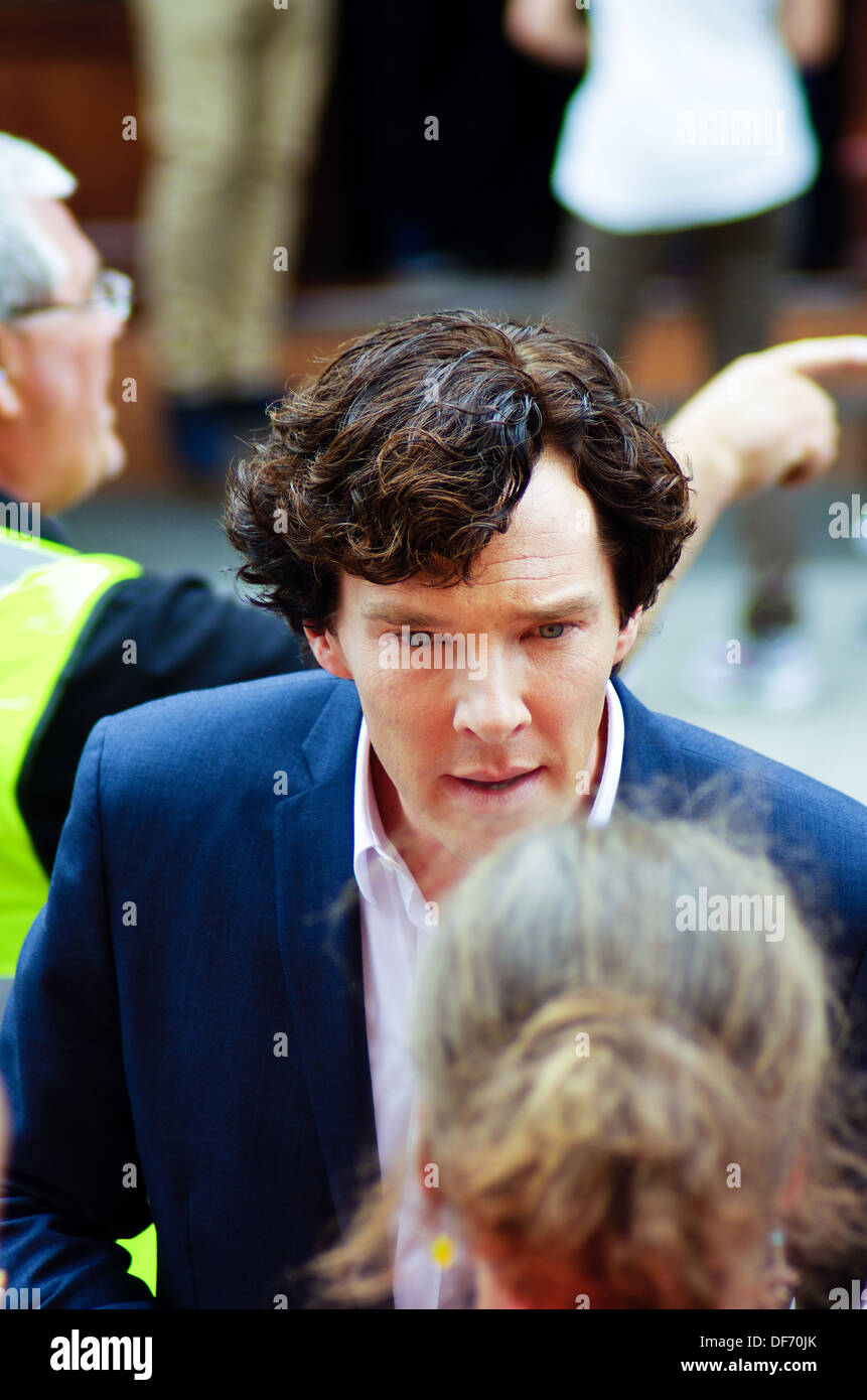 Actor Benedict Cumberbatch taking the time to talk to fans during the filming for BBC Sherlock in North Gower Street, London Stock Photo
