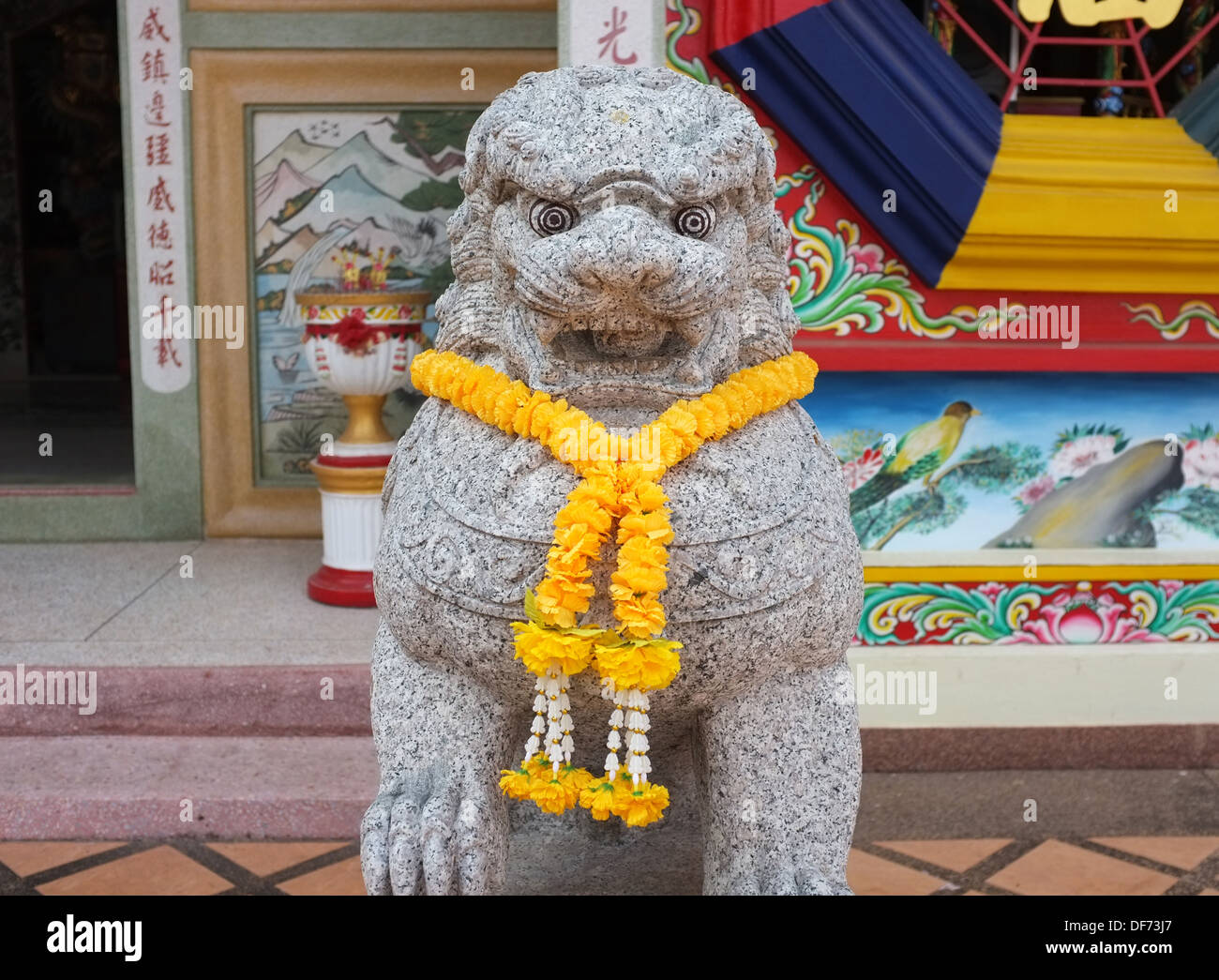 Chinese lion ("foo dog") statue at Sala Jao Phu Ya Chinese temple in
