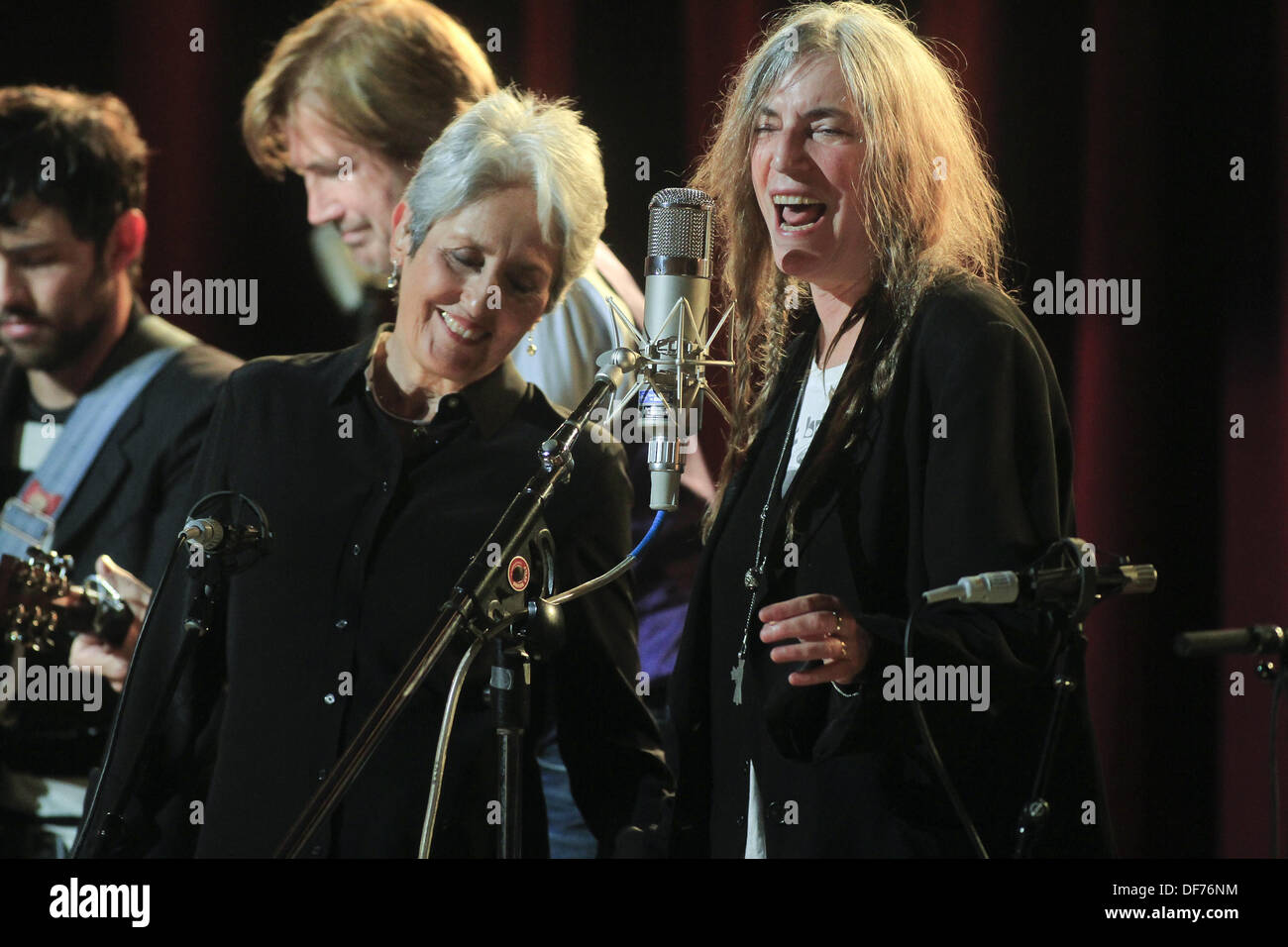 New York, New York, USA. 29th Sep, 2013. Joan Baez and Patti Smith performing during Another Day, Another Time Celebrating the Music of 'Inside Llewyn Davis'' at Town Hall on September 29, 2013 © Rahav Segev/ZUMAPRESS.com/Alamy Live News Stock Photo