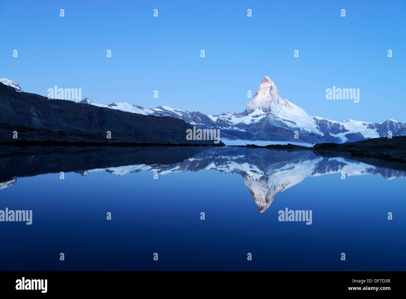 Mt Matterhorn reflected in Stellisee Lake at dusk, Zermatt, Canton of ...