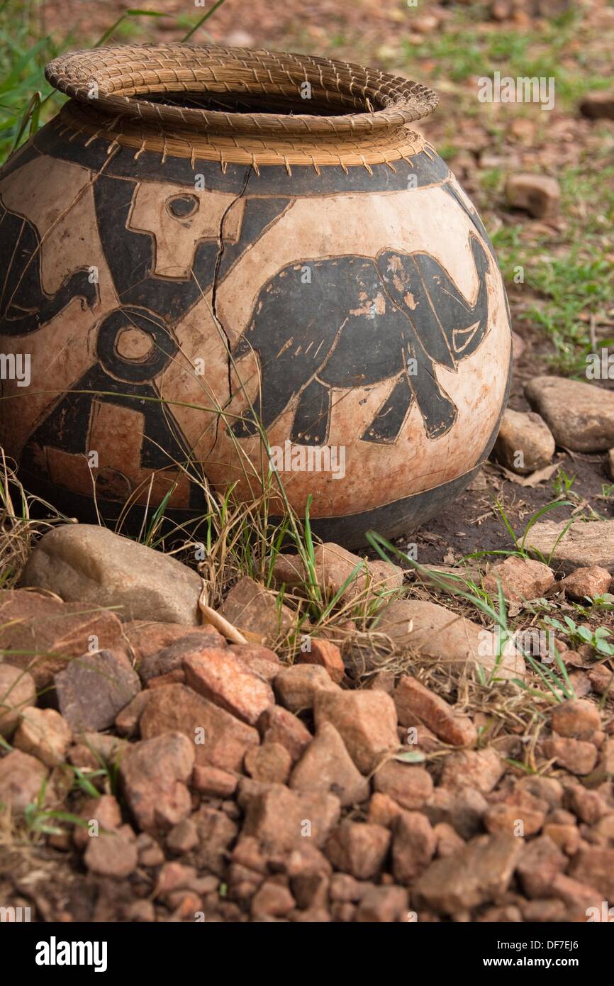 Decorative african pot, Kenya Stock Photo Alamy