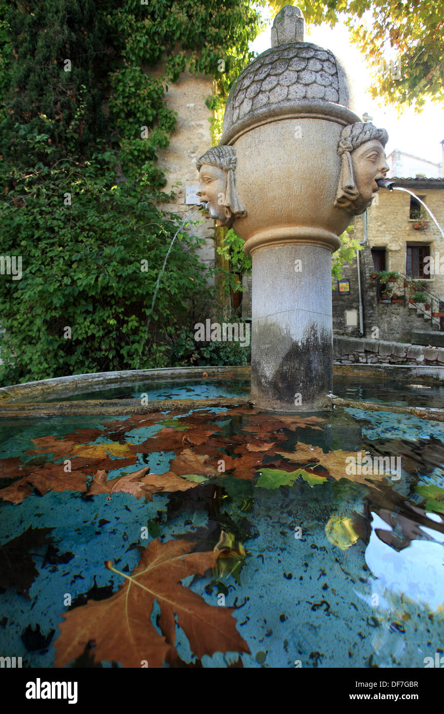 The medieval village of Vaison la Romaine in Vaucluse Stock Photo Alamy