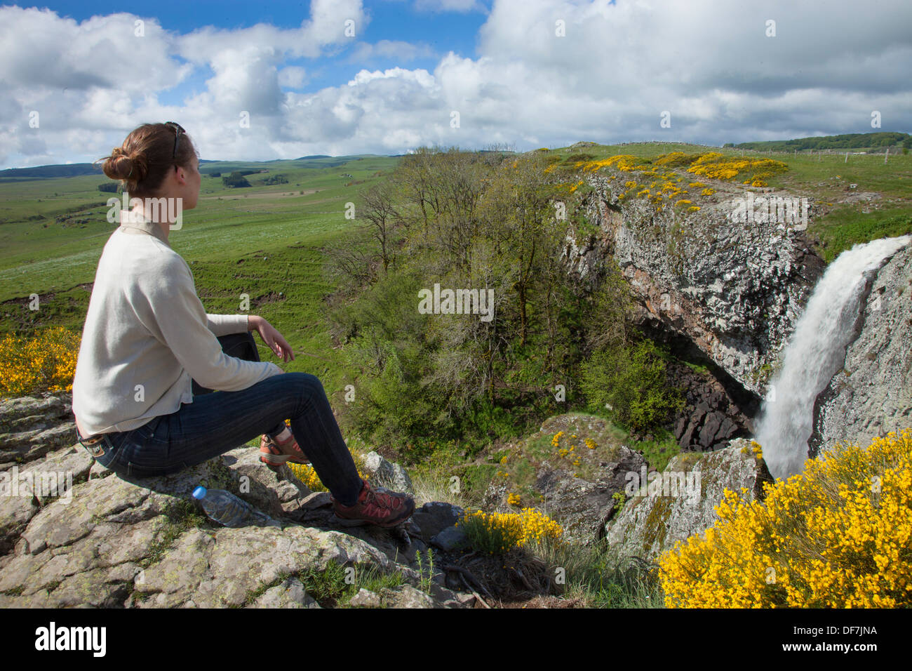 Mature woman outdoors scenic hi-res stock photography and images - Alamy
